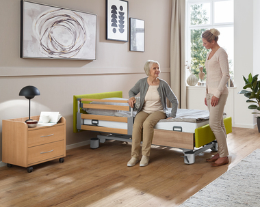 Einzelstück! Pflegebett Regia Dekor Eiche Bezug Hellgrün (NEU B 23477)