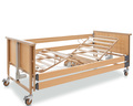 Pflegebett mit Metallliegefläche