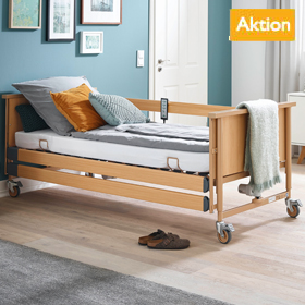 Pflegebett Standard mit Holzseitengitter und Aufrichter